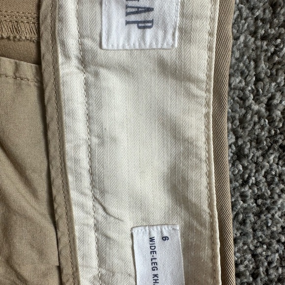 Gap wide leg cropped khaki size 6 - Picture 3 of 3